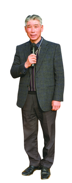 전원교회 한석봉 목사. 농사짓는 목회 성공사례로 손꼽히는 한 목사는 최근 남다른 활동으로 주목받고 있다. 그는 요즘 지역을 살리는 농어촌, 산촌교회 이야기를 발굴하는 '리포터'로 큰 활약을 펼치고 있다.