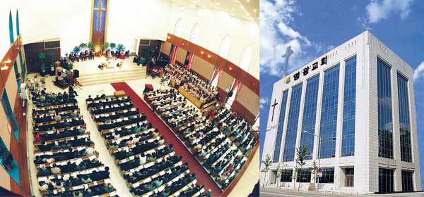 영광교회 예배장면과 교회 전경