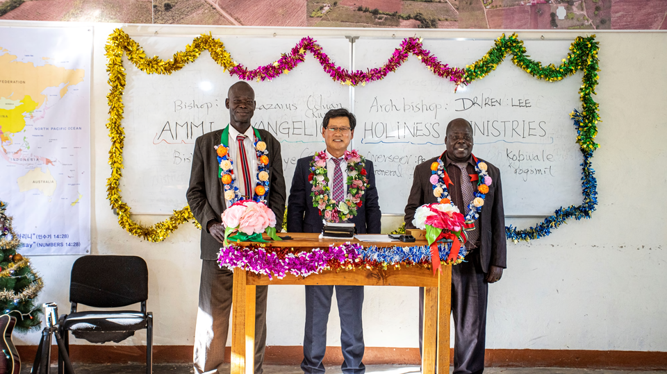 우간다 성결교단 총회에서 이헌도  선교사가 초대총회장으로 취임했다. 이 선교사는 "현지 교단  목회자들이 대부분 제가 키운  제자들이라 총회장을  하게되었는데, 현지인에게 빨리 이양할  수  있기를  바라며  힘써 일하겠다"고 말했다..