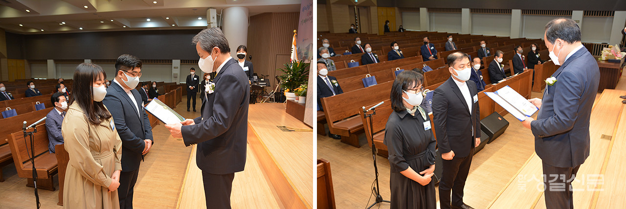 지형은 총회장(왼쪽 사진)은 신임 선교사들에게 파송장을 수여하고, 기성선교센터 소장 류승동 목사(오른쪽 사진)는 선교사 안수례 전에 32기 선교사훈련 수료장을 전달했다.