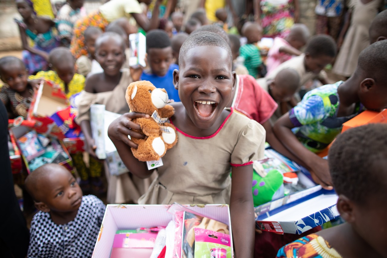선물받고 좋아하는 아프리카 토고 어린이  사진제공=사마리안퍼스 코리아