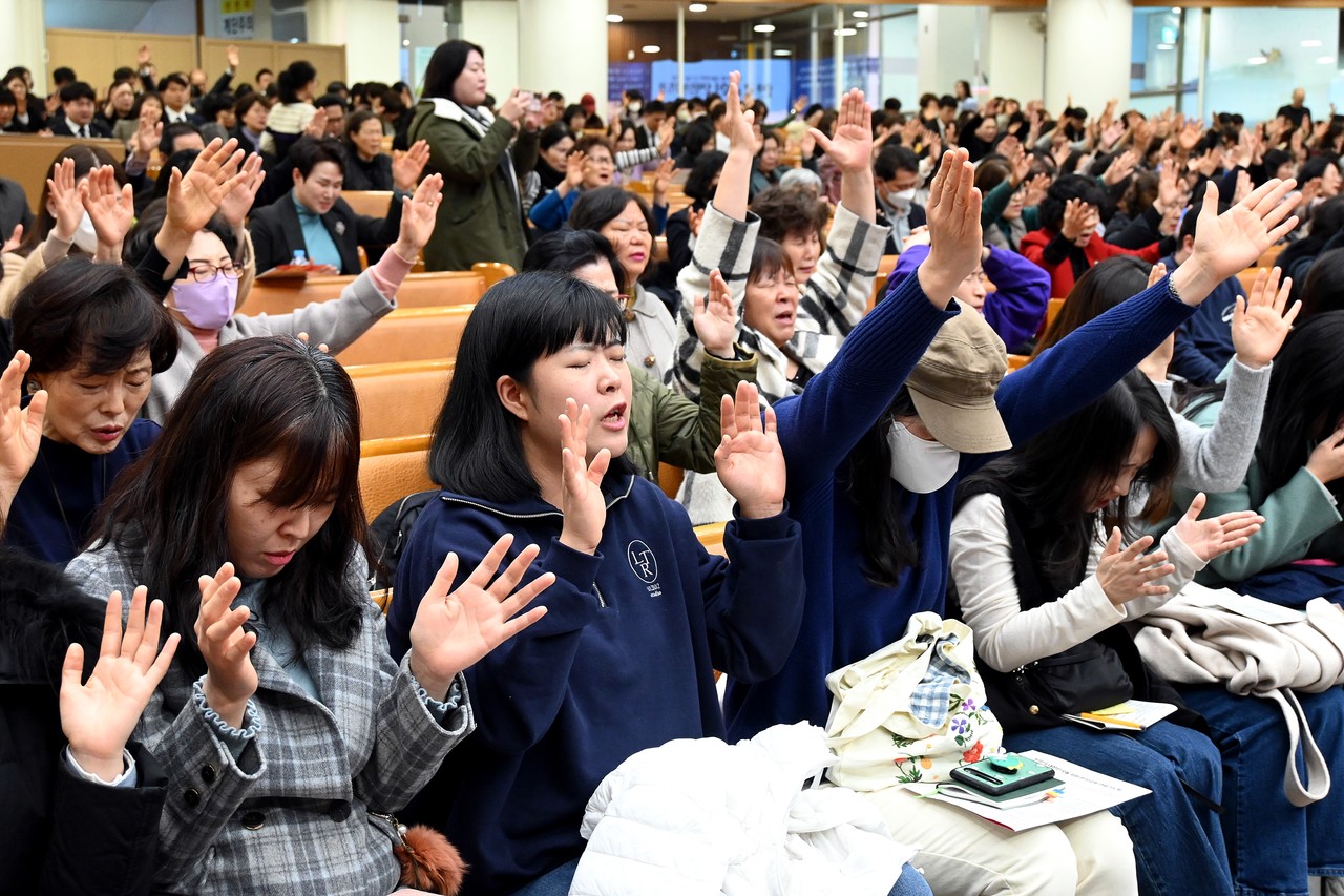 ‘희망의 대한민국을 위한 한국교회 연합기도회’ 참가자들은 다음세대를 위해 뜨겁게 기도했다.