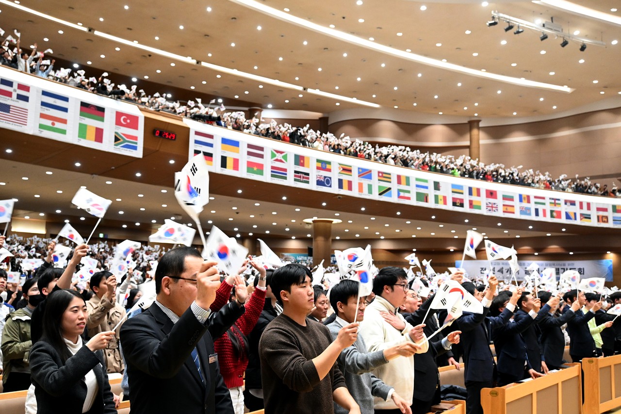한국교회총연합(대표회장 장종현 목사)은 2월 25일 연세중앙교회에서 ‘3.1운동 제105주년 한국교회 기념예배’를 드렸다.