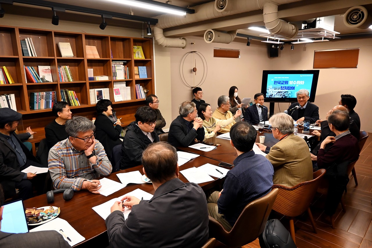 한국기독교사회문제연구원은 지난 4월 4일 서울 서대문구 공간이제에서 ‘한국교회 보수화 정치참여’를 주제로 제2차 에큐포럼을 개최했다.