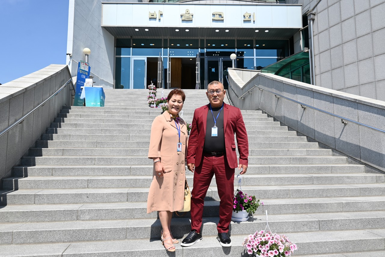 재키 카오후 목사, 허요한 장로.