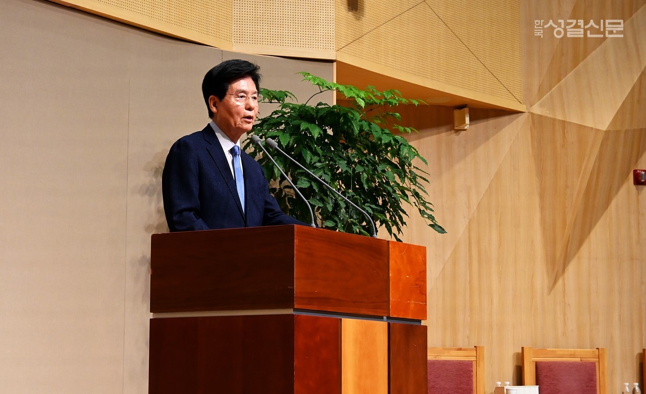 제118년차 성결교회 회개 기도성회에서 '회개와 회복'이라는 제목으로 말씀을 전한 전 총회장 이정익 목사.