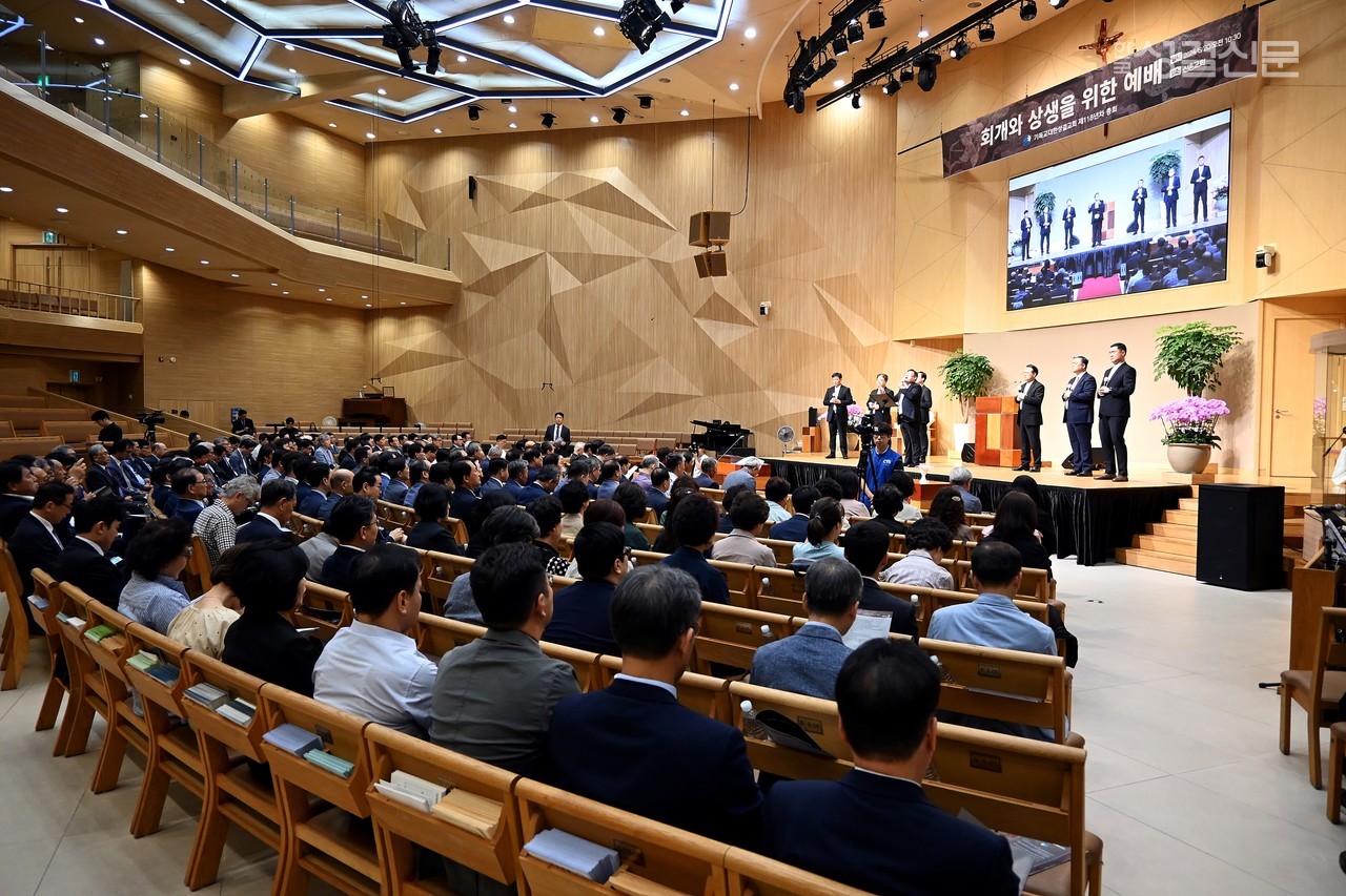 인천동지방회 목사중창단이 경배와 찬양을 인도했다.