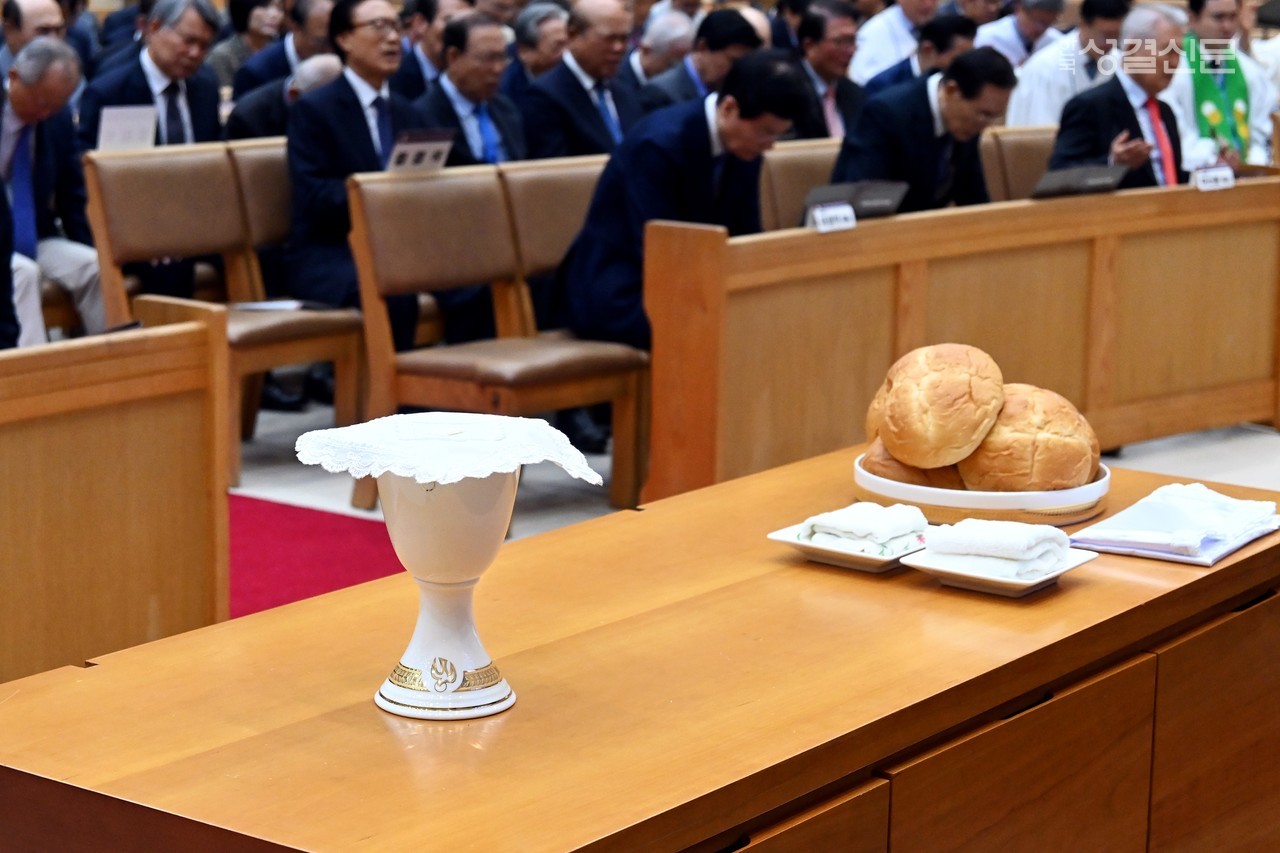 제118년차 성결교회 회개 기도성회에서는 성찬을 중심으로 펼쳐진 상생예전을 통해 사중복음으로 온 세계를 복음화하는 일에 앞장서는 성결교회가 되겠다고 다짐했다.