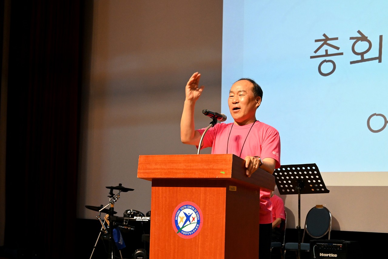 설교 중인 류승동 총회장.