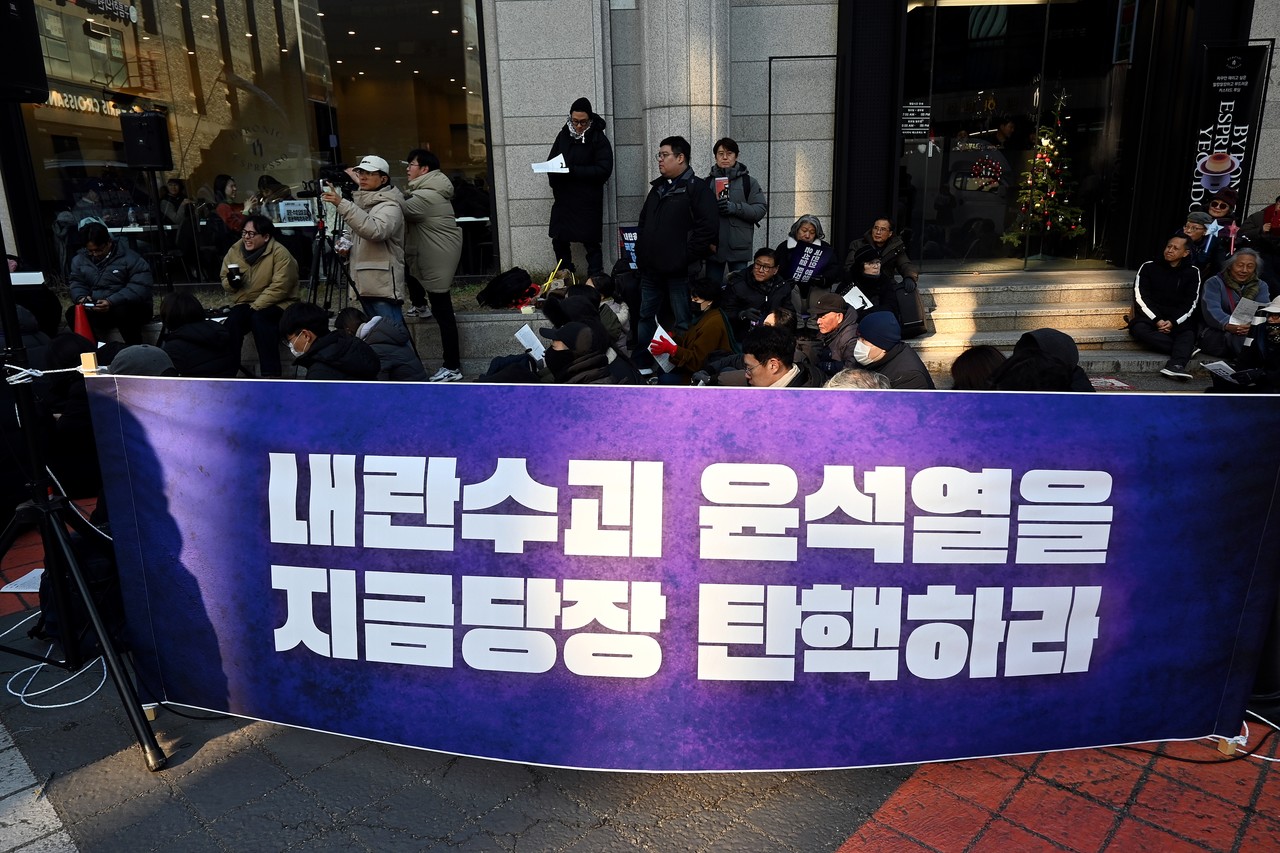 ‘민주주의 회복과 윤석열 탄핵촉구 시국기도회’가 12월 14일 오후 1시 국임의힘 당사 앞에서 개최됐다.