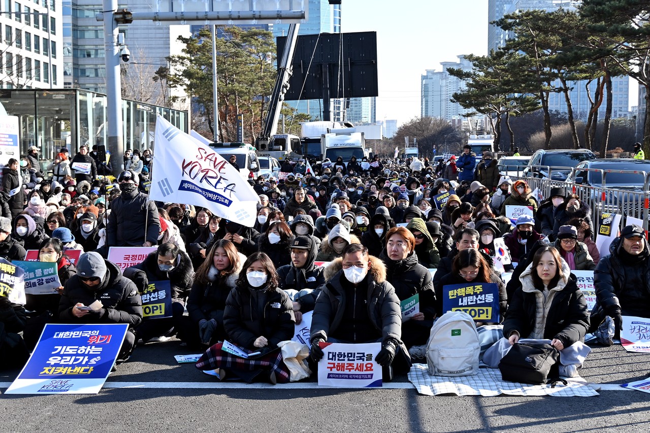세이브코리아준비위원회와 소중한것을지키는용기있는사람들의모임은 1월 11일 서울 여의도 국회의사당 앞에서 세이브코리아 국가비상기도회를 개최했다.
