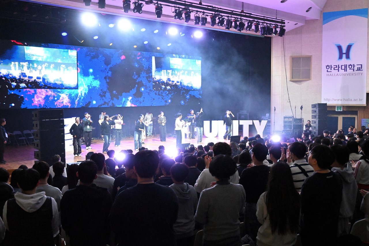 강원지역 3개 지방회 연합 청소년 청년 연합캠프가 ‘거룩한 일치’를 주제로 1월 20~22일 한라대학교 대강당에서 진행 중이다.