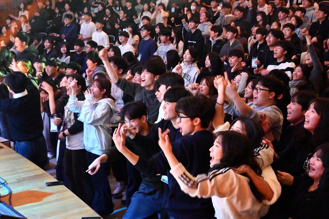 강원지역 3개 지방회 연합 청소년 청년 연합캠프가 ‘거룩한 일치’를 주제로 1월 20~22일 한라대학교 대강당에서 진행 중이다.