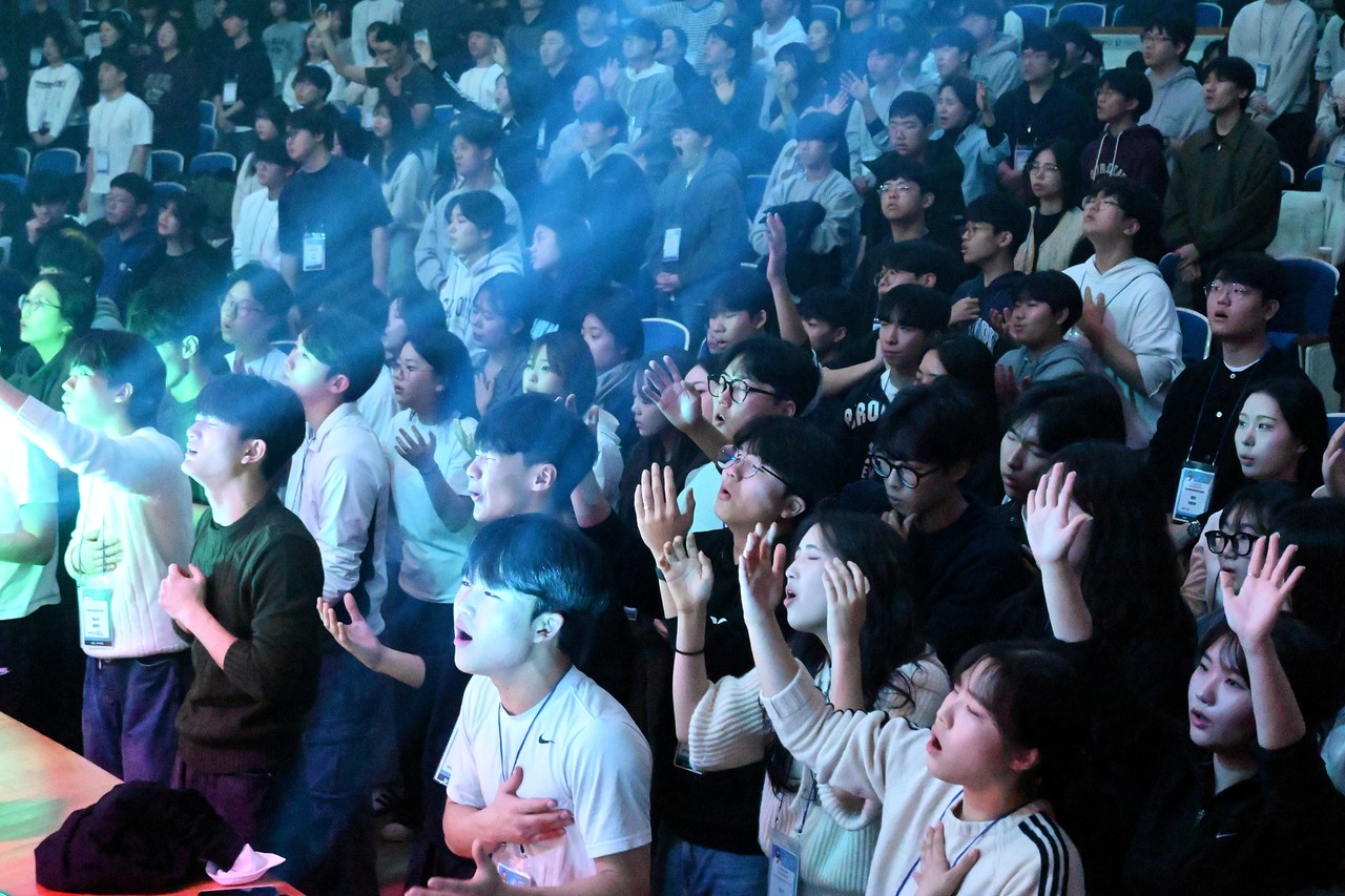 강원지역 3개 지방회 연합 청소년 청년 연합캠프가 ‘거룩한 일치’를 주제로 1월 20~22일 한라대학교 대강당에서 진행 중이다.