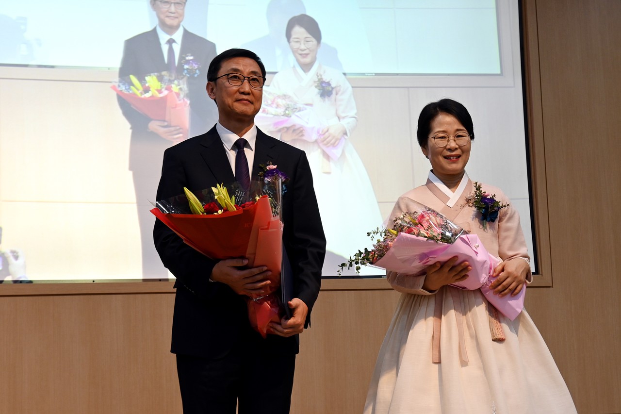 신흥교회는 1월 26일 이화정 담임목사 취임예식을 드렸다.