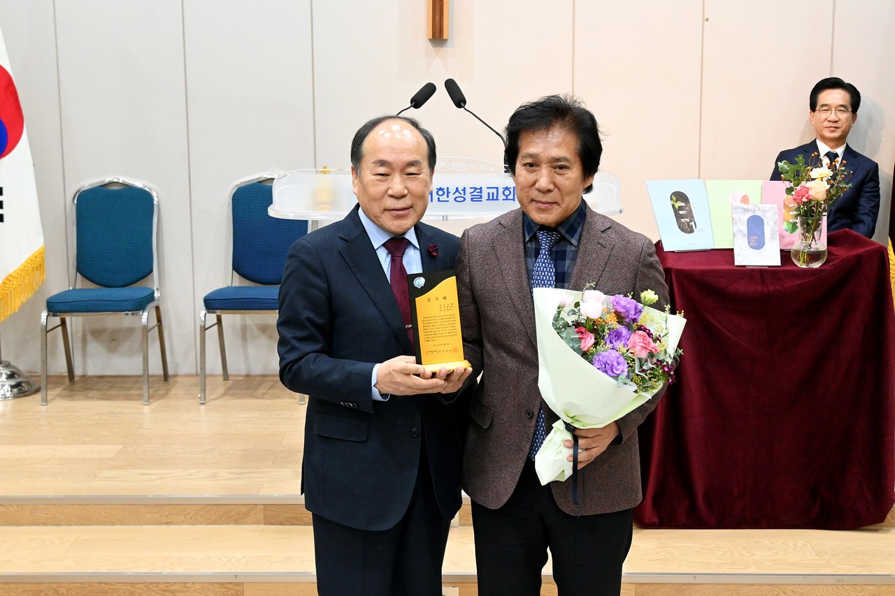‘시니어 에센스 시리즈’ 출판 감사예배가 지난 1월 22일 총회본부에서 진행됐다.