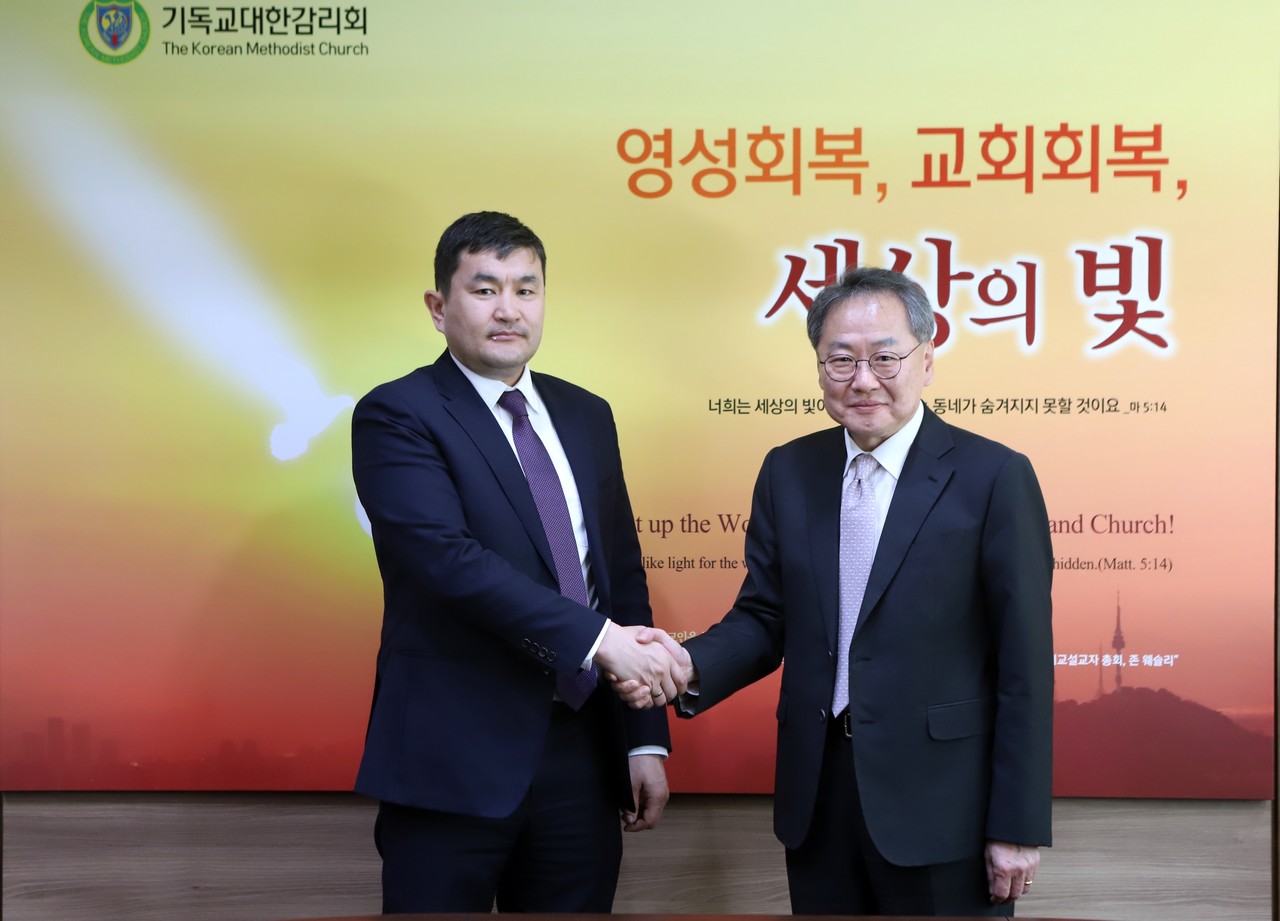 김정석 감독회장이 지난 1월 23일 몽골 대사 페렌레이 우르진룬데브를 만나 몽골 의료선교에 관해 환담을 나눴다. (사진=기독교대한감리회 제공)