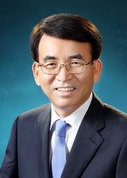             원장 민경설 목사