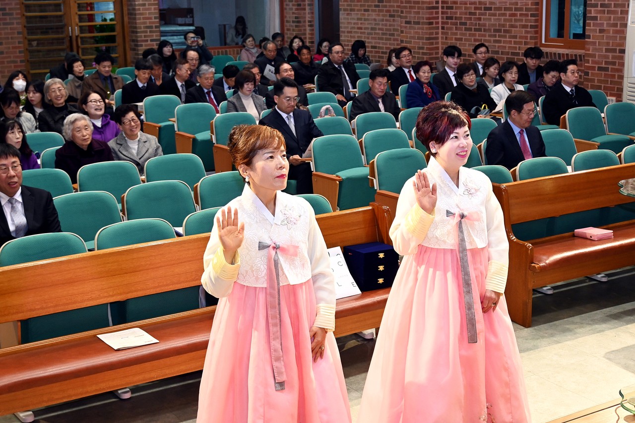 강림교회는 지난 3월 2일 창립 75주년 기념 권사·안수집사 임직식을 개최했다.