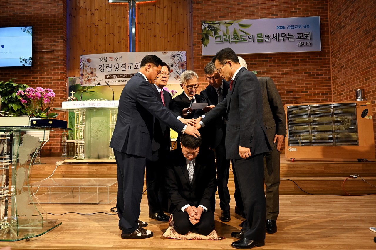 강림교회는 지난 3월 2일 창립 75주년 기념 권사·안수집사 임직식을 개최했다.