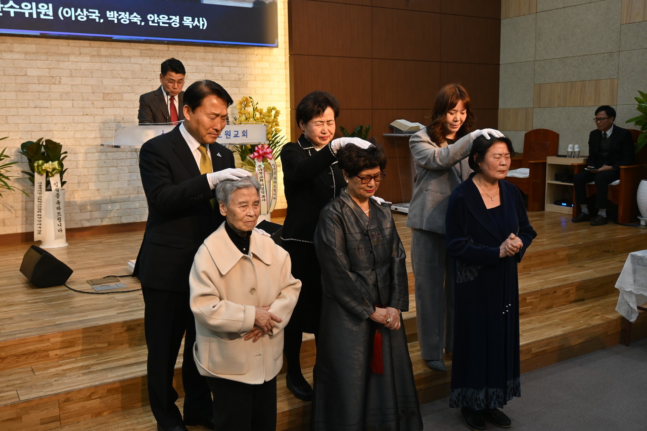노원교회는 3월 9일 명예장로·권사 추대 및 권사·안수집사 임직식을 개최했다.
