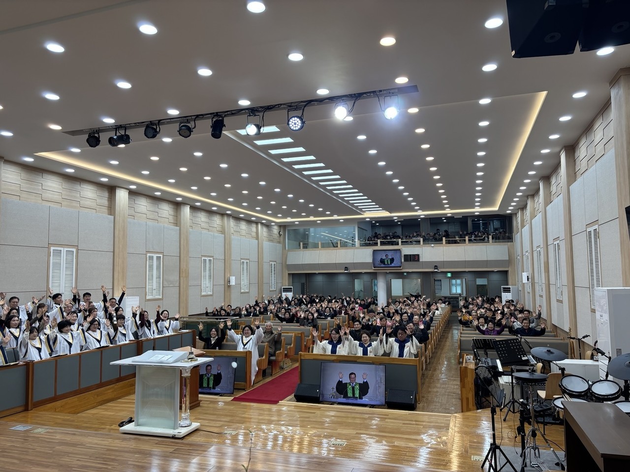 안성교회는 지난 3월 9일 폭설로 피해를 입은 예배당 복구를 기념하는 예배를 드렸다.