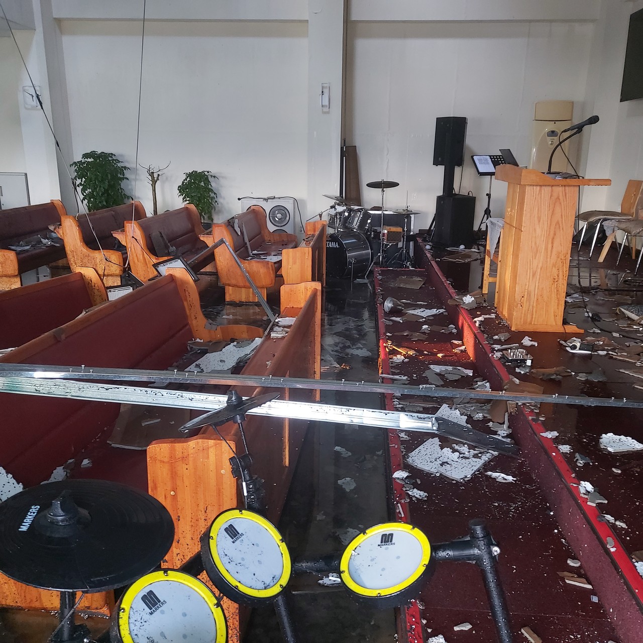 경기동지방 올바른교회가 예배당 내부에서 용접 작업을 하던 중 화재가 발생해 큰 피해를 입었다.