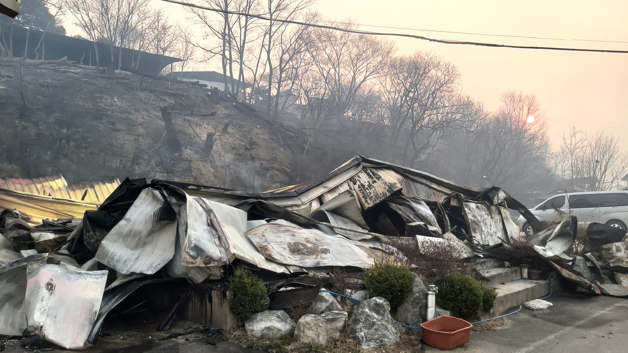 한국교회총연합은 최근 발생한 대규모 산불 피해 지역을 돕기 위해 적극적인 모금과 지원 활동을 전개한다. (사진=한국교회총연합 제공)