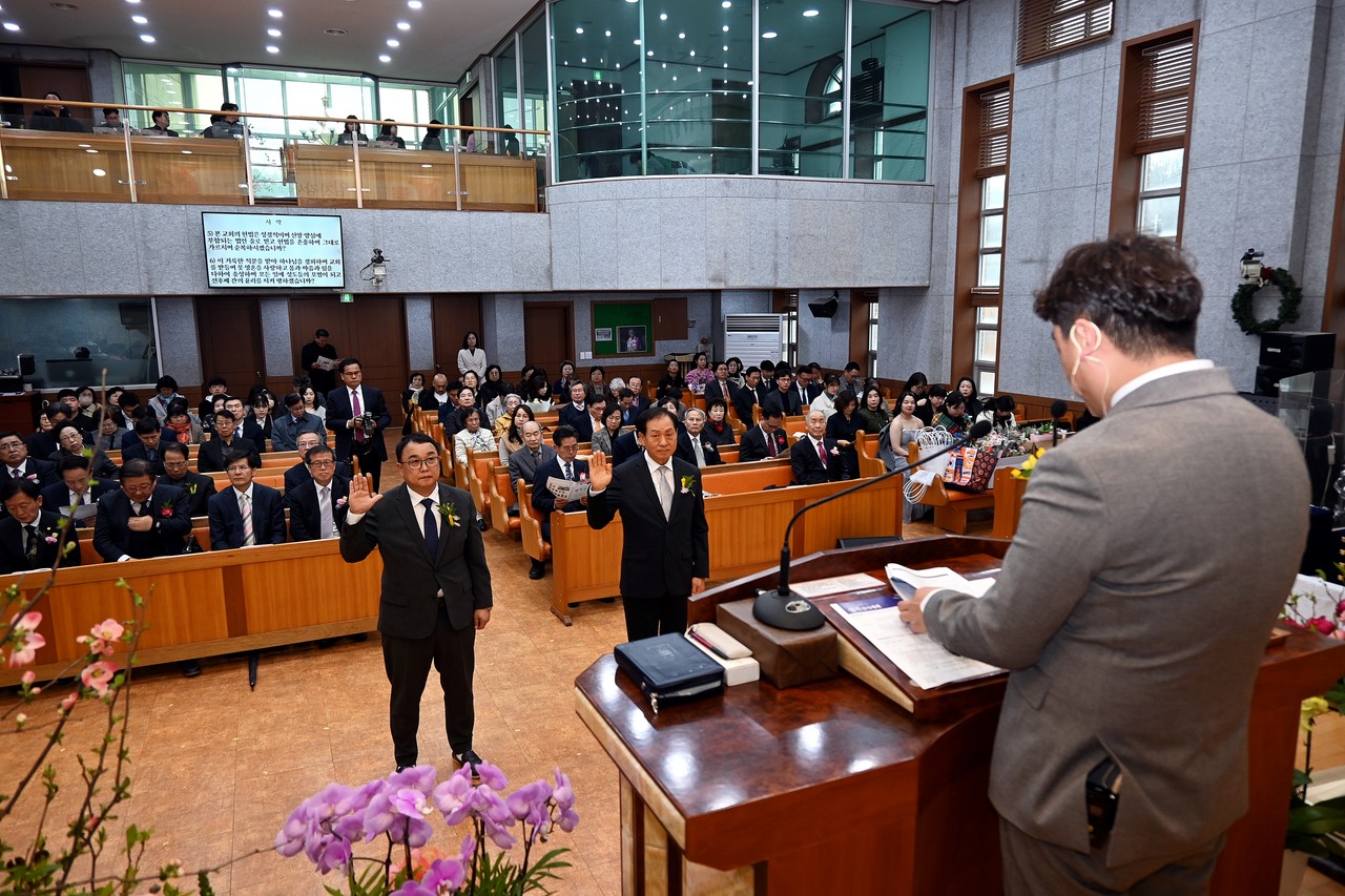 성산교회는 3월 30일 설립 75주년 기념 임직감사예배를 드리고 교회 부흥을 책임질 헌신자들을 세웠다.