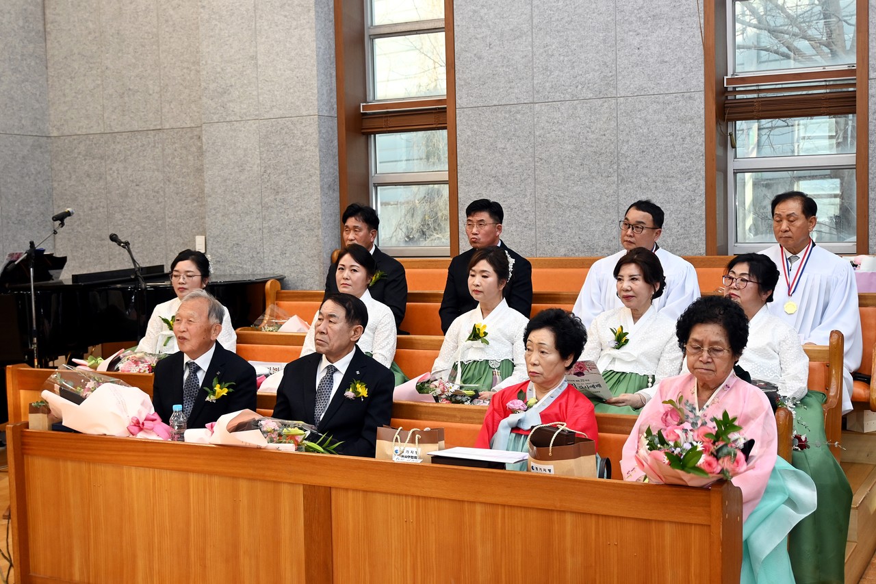성산교회는 3월 30일 설립 75주년 기념 임직감사예배를 드리고 교회 부흥을 책임질 헌신자들을 세웠다.