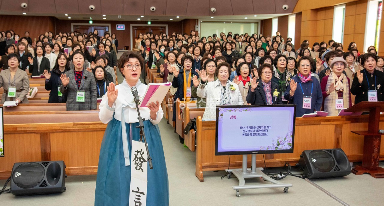 여전도회전국연합회는 4월 18일 함열교회(지홍구 목사)에서 제79회 정기총회를 열고 신임 회장에 장경아 권사(함열교회)를 선출하는 등 새 임원진을 구성했다. 
