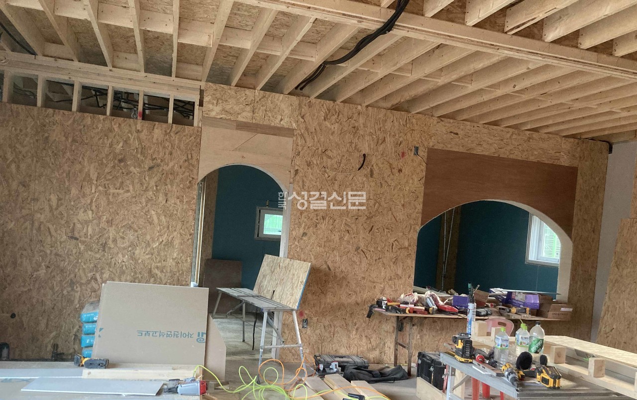 화재를 극복하고 새 교육관을 건축중인 연곡효성교회/