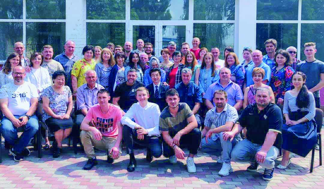 우크라이나 분교에서 열린 인턴시브 후 학생들과의 단체사진.