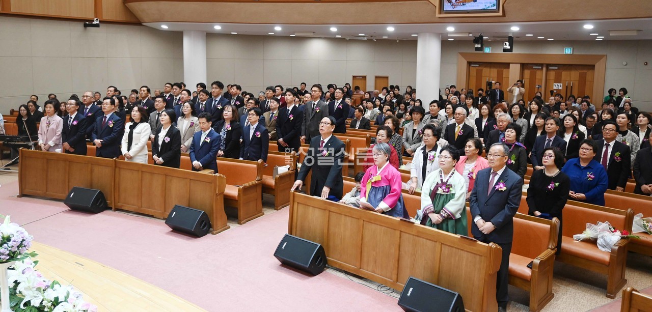 태광교회는 4월 27일 추대 및 임직식을 열고 교회 부흥을 위해 헌신할 새 일꾼들을 세웠다.