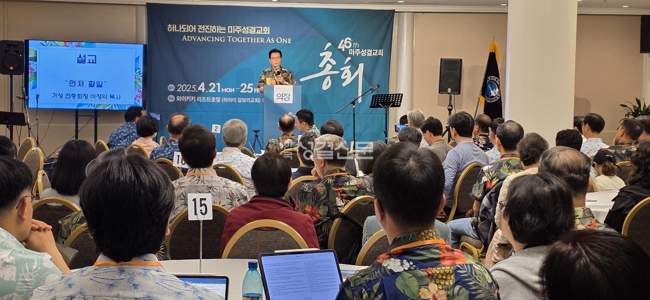 새벽예배를 인도 중인 이정익 목사.