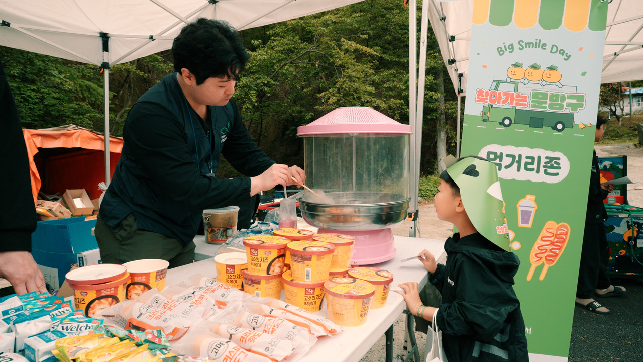 희망친구 기아대책은 어린이날을 맞아 전국 양육시설 6개소에서 빅스마일데이 ‘찾아가는 문방구’를 실시했습니다. (사진=희망친구 기아대책 제공)