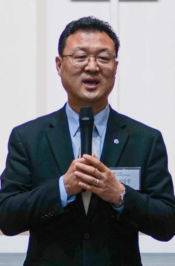 신임 회장 이승문 교수.