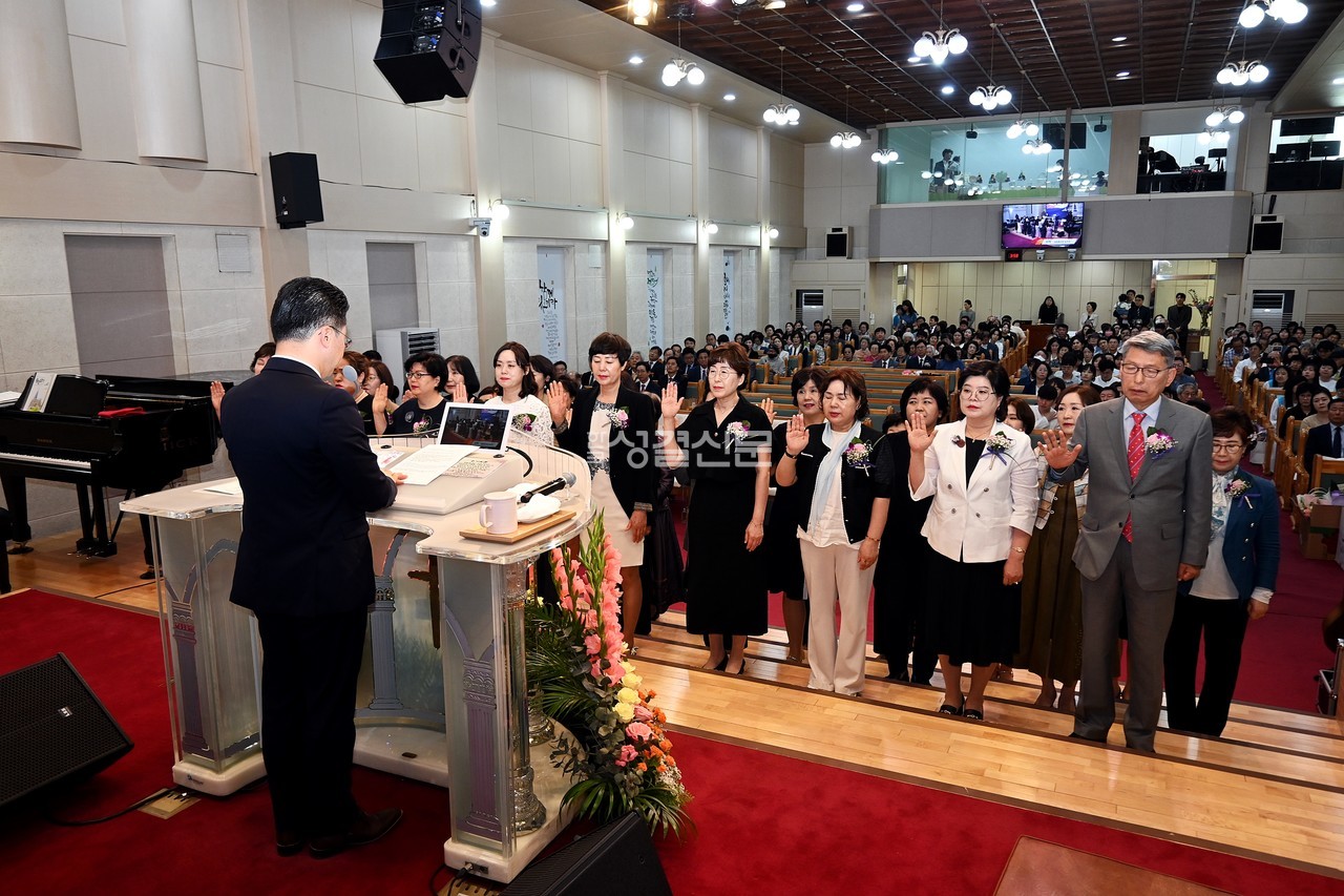 청주 서원교회는 5월 18일 창립 57주년 임직감사예배를 드렸다.