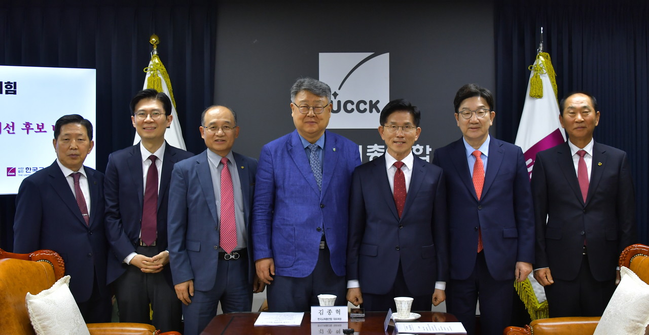 김문수 국민의힘 대선후보가 지난 5월 19일 한국교회총연합을 방문해 한국교회가 제안한 공공정책에 대해 경청했다. (사진=한국교회총연합 제공)