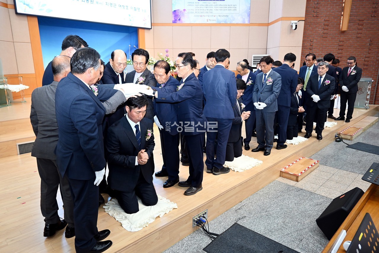 예산교회는 6월 1일 창립 93주년을 맞아 임직감사예배를 드리고 명예장로·권사·안수집사 추대식과 함께 임직식을 진행했다.