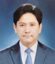 청소년부장 이기철 목사