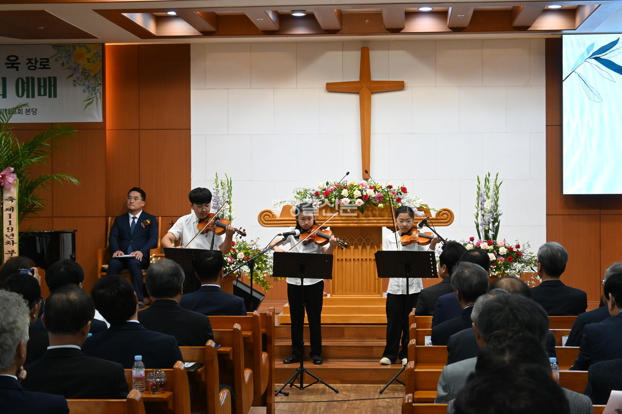 귀래교회는 지난 6월 15일 안보욱 장로 부총회장 취임 감사와 축하의 예배를 드렸다.