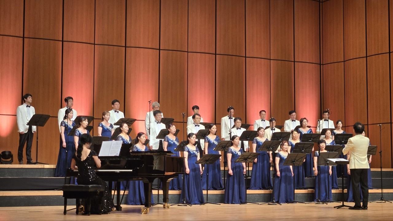 사랑의장기기증운동본부(이사장 박진탁 목사, 이하 본부)는 지난 6월 14일 군산예술의전당 대공연장에서 열린 제23회 사랑의대음악회 ‘다시 사는 세상, 함께 나누는 생명 – 나로부터 시작되리’를 개최했다. (사진=사랑의장기기증운동본부 제공)