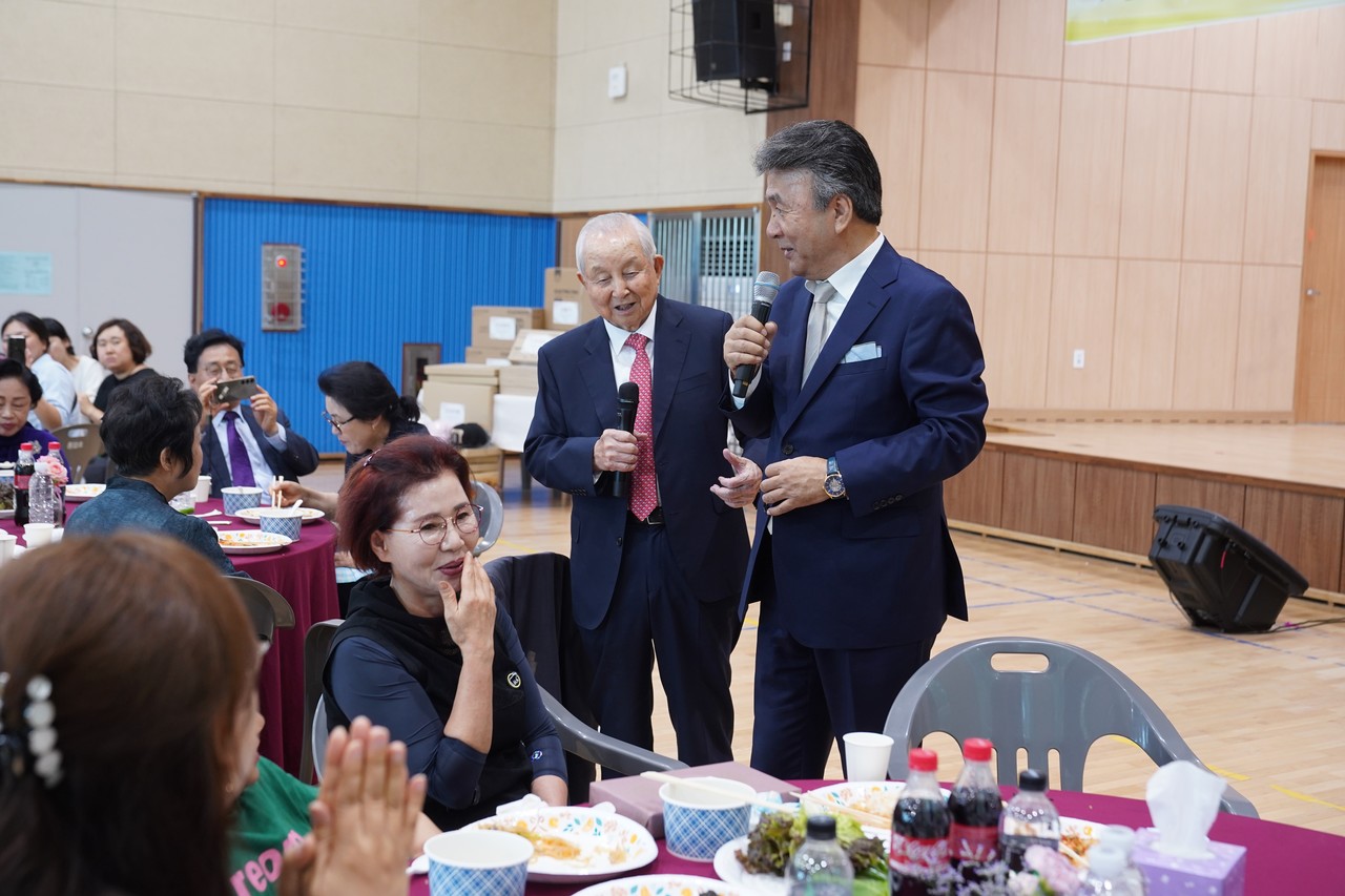 극동방송 이사장 김장환 목사는 지난 6월 15일 충남 서산시 소재 동암교회를 방문해 지역 주민과 함께하는 ‘사랑의 축제’를 인도했다. (사진=극동방송 제공)