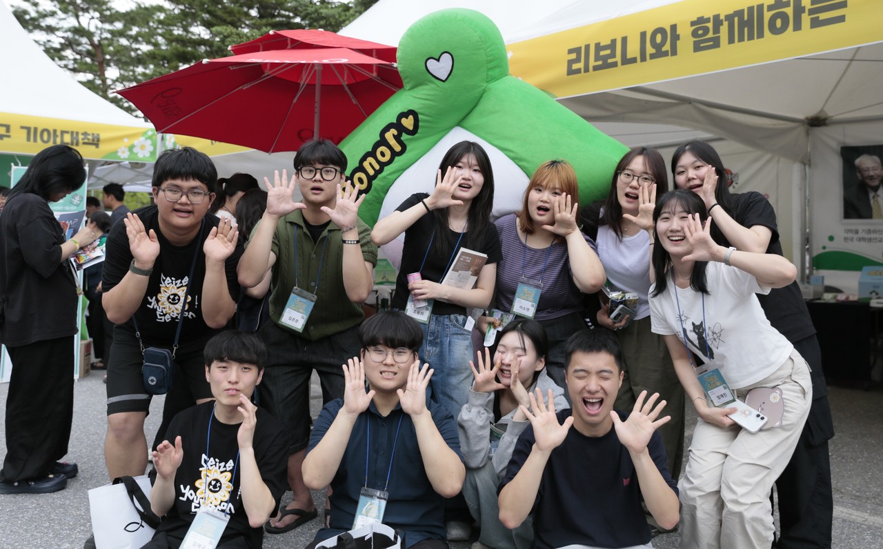 사랑의장기기증운동본부는 6월 23-27일 강원도 평창 휘닉스파크에서 열린 ‘2025 한국대학생선교회 대학생 여름수련회’ 현장에서 장기기증 캠페인을 전개했다. (사진=사랑의장기기증운동본부 제공)