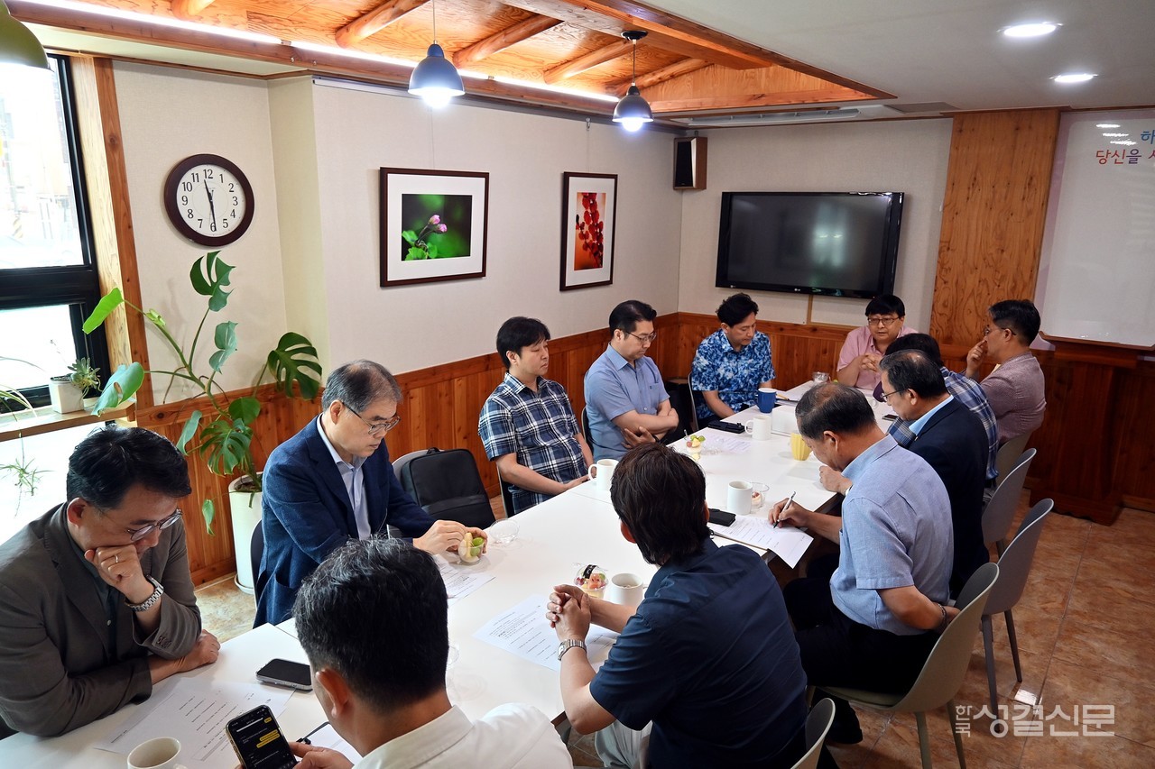 청소년부와 청소년부흥특별위원회가 지난 7월 10일 청주내덕교회에서 연석회의를 개최했다.