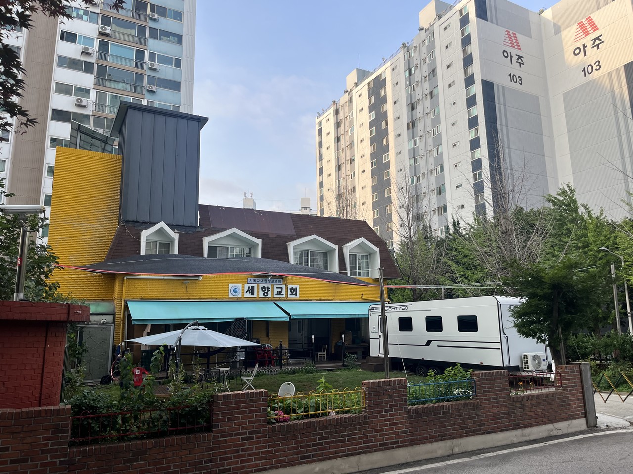 세향교회는 지난 7월 13일 교회 마당에서 ‘세향카라반 – 다음세대를 위한 공간’ 오픈식을 진행했다.