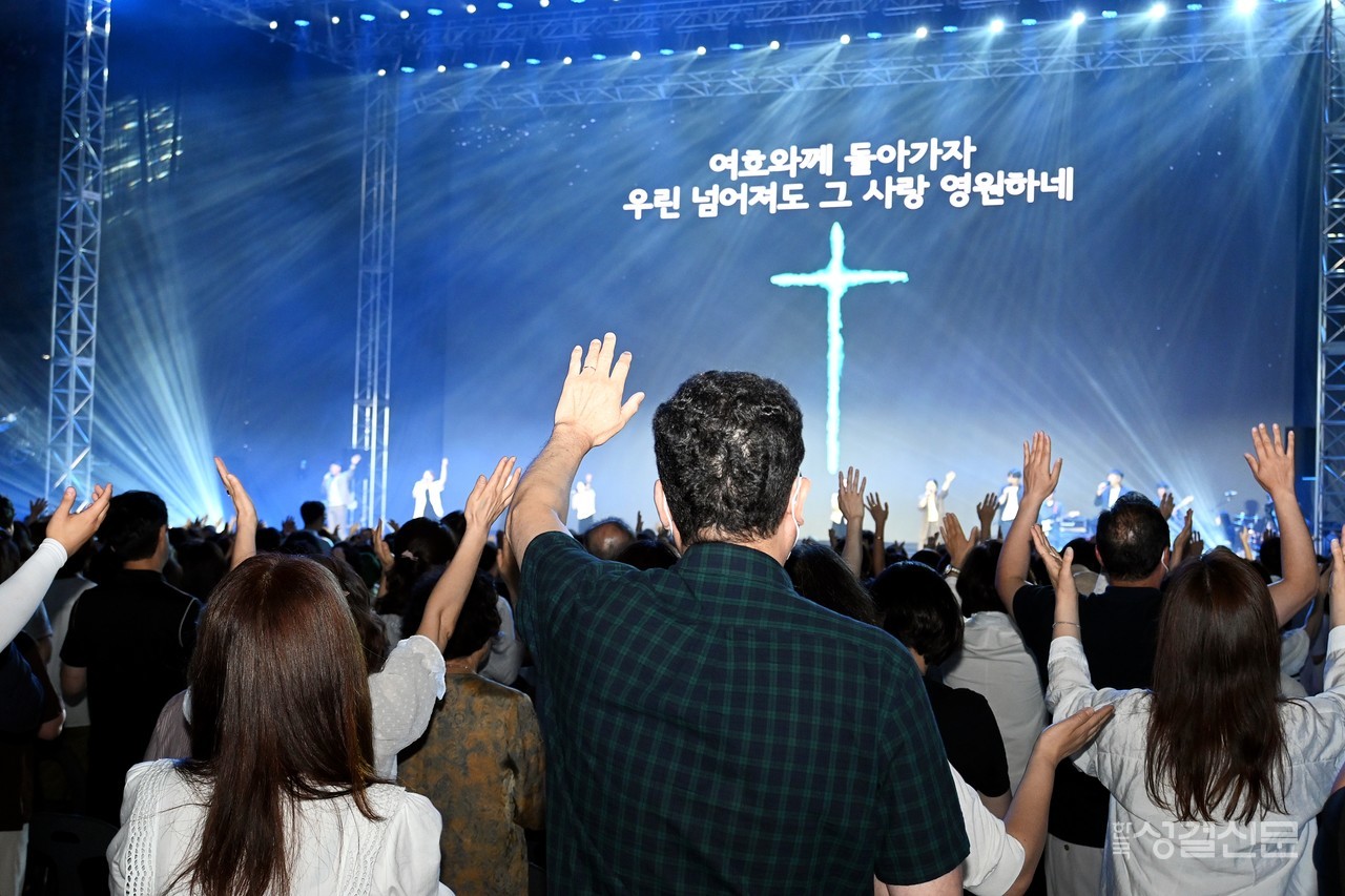 714연합기도운동본부는 7월 14일 한양대학교 올림픽체육관에서 714연합기도대성회를 개최했다.