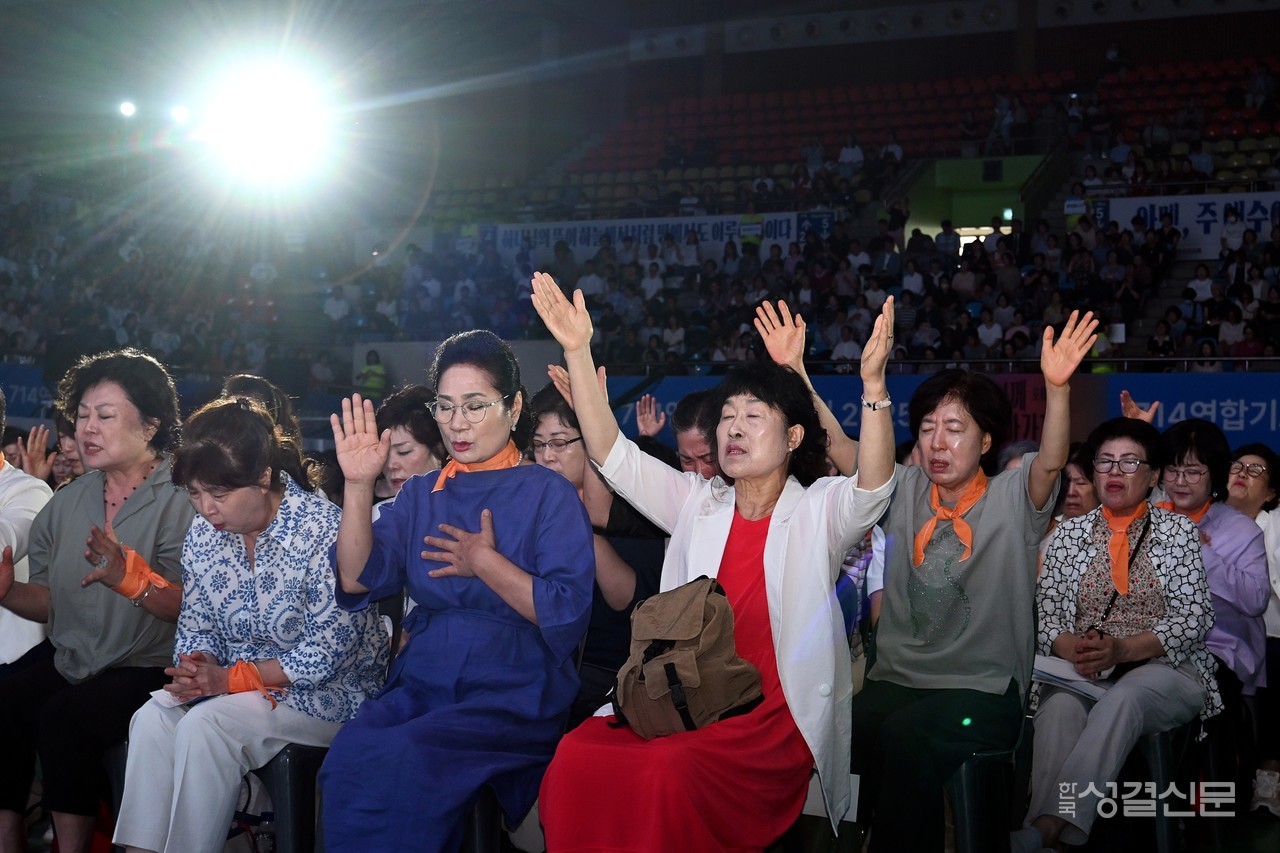 714연합기도운동본부는 7월 14일 한양대학교 올림픽체육관에서 714연합기도대성회를 개최했다.