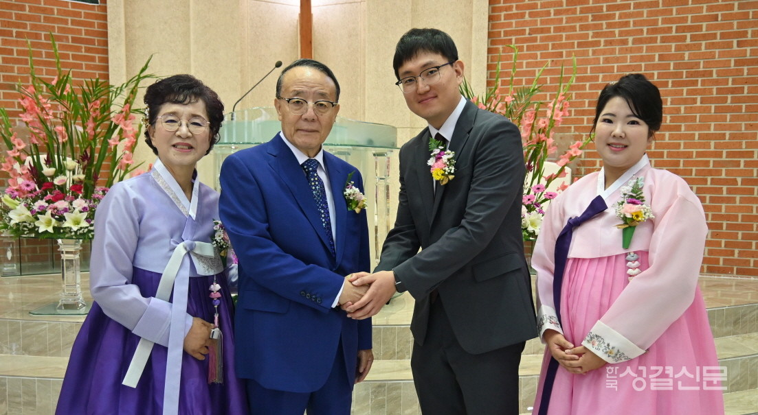 오숙현 원로목사와 김성은 담임목사 부부